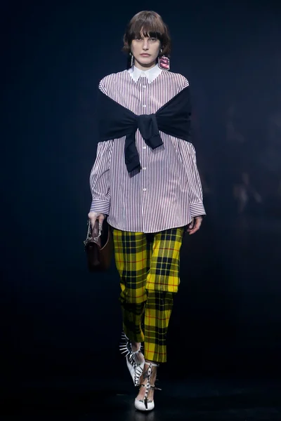 Look 3